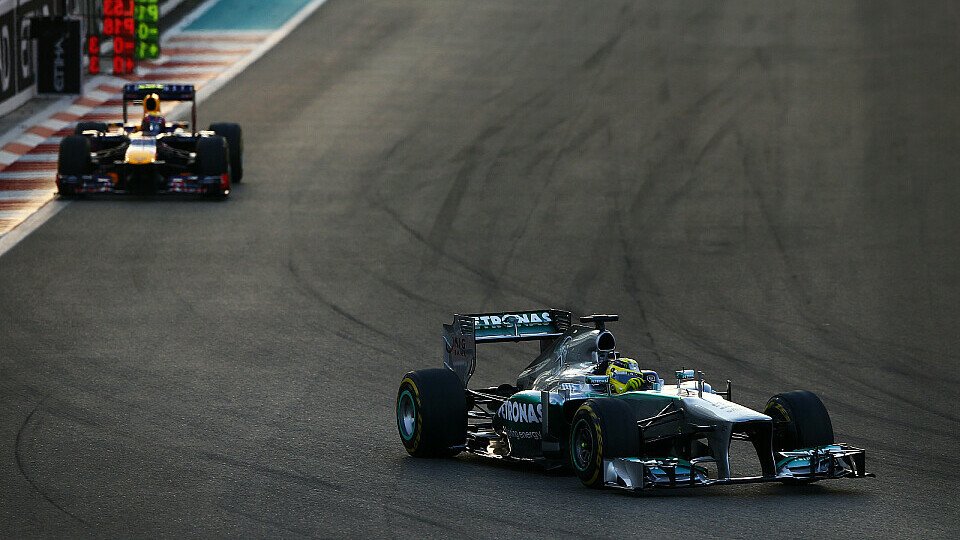 Rosberg musste Webber wieder passieren lassen, Foto: Sutton
