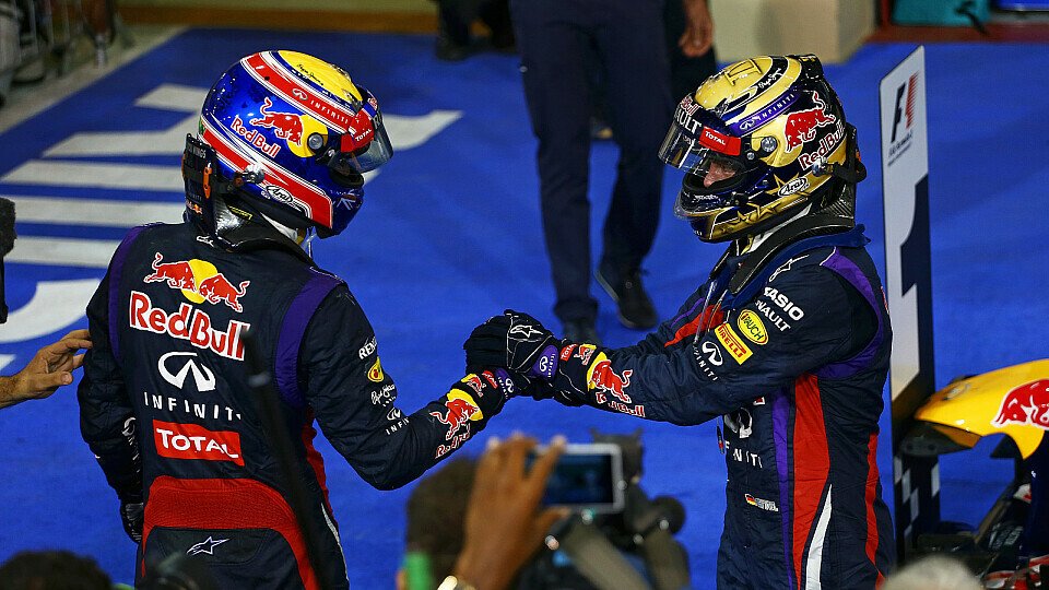 Shake hands - Webber gratuliert dem Reifenflüsterer Vettel, Foto: Sutton