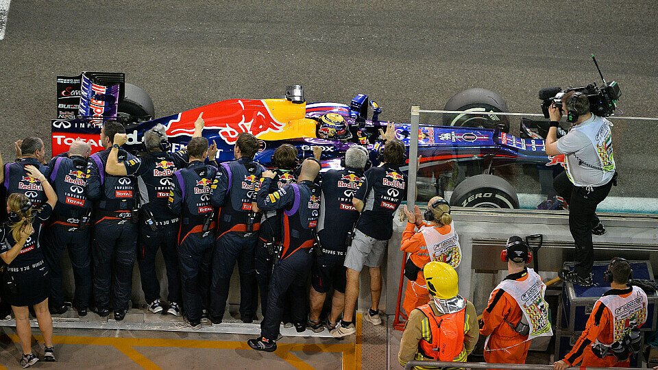 Siebter Sieg in Folge für Sebastian Vettel, Foto: Sutton