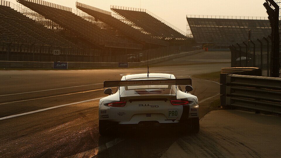 Einer der beiden 911 RSR im Rahmen des China-Wochenendes der WEC 2013, Foto: Porsche