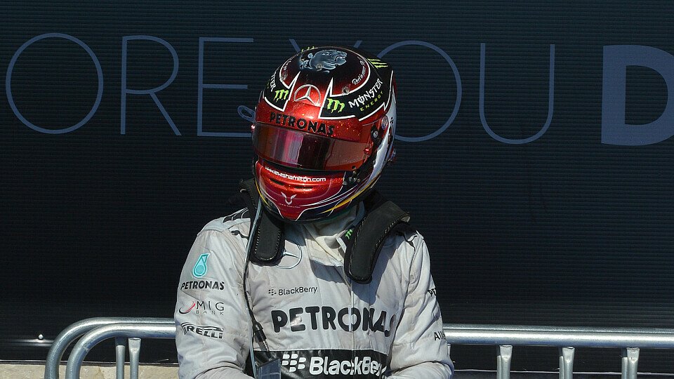 Lewis Hamilton war mit der Arbeit seines Renningenieurs nicht zufrieden, Foto: Sutton