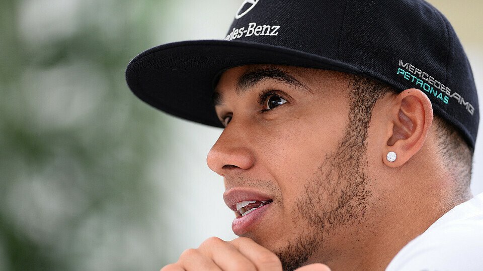 Lewis Hamilton rät Daniel Ricciardo, sich nicht von Sebastian Vettel unterbuttern zu lassen, Foto: Sutton