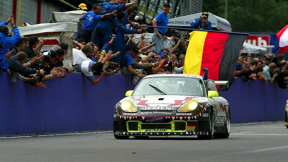 Das scheinbar Unmögliche möglich gemacht: Porsche schlägt die eine Klasse höhere GT-Konkurrenz, Foto: Sutton