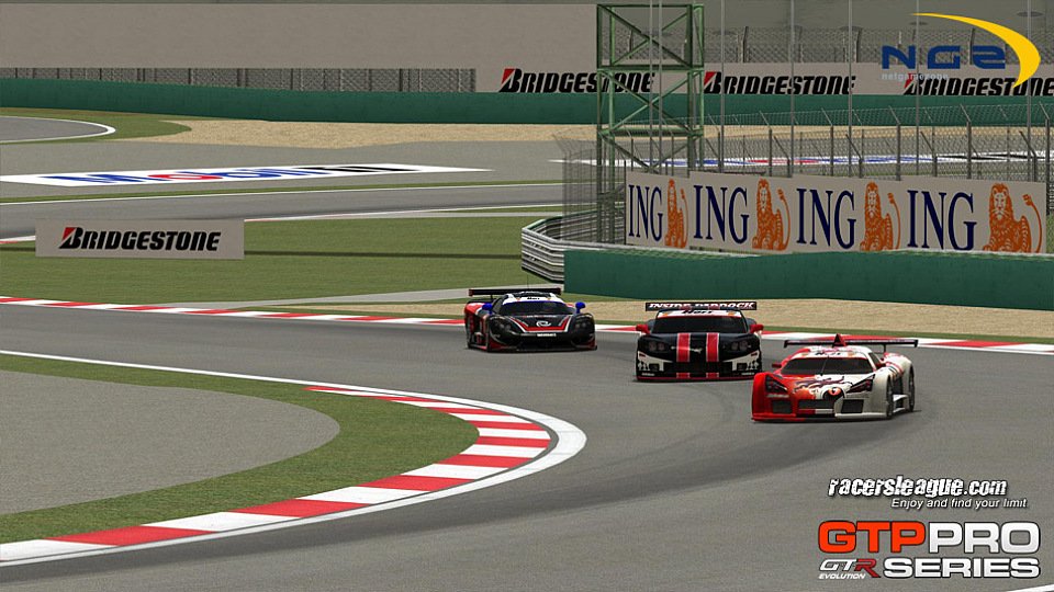 Falkenhain und Tometzki müssen Wackerbauer in Bahrain Punkte abnehmen, Foto: Racersleague