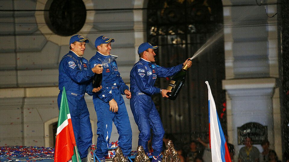 Andrey Karginov feiert mit seinem Kamaz-Team den ersten Dakar-Sieg, Foto: ASO