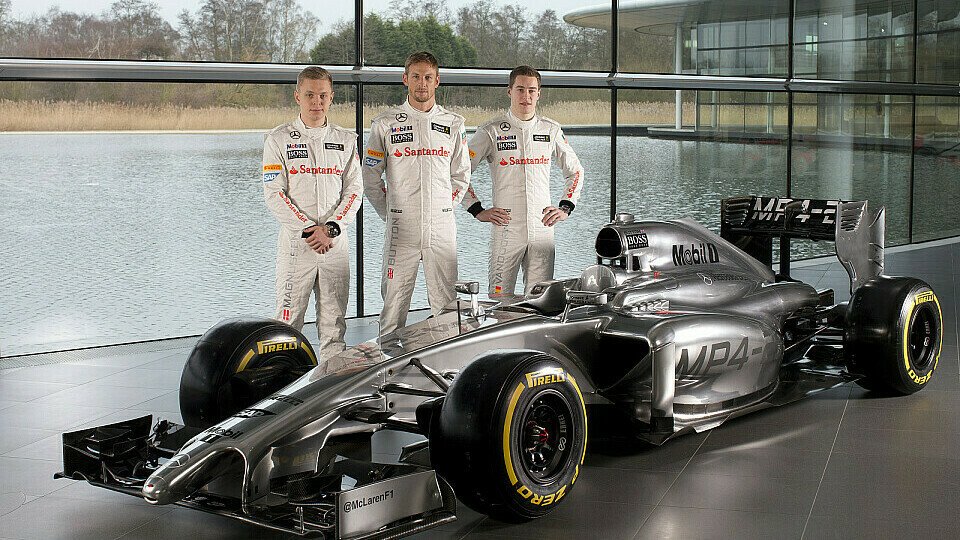 Vandoorne mit den Stammpiloten Magnussen und Button, Foto: McLaren