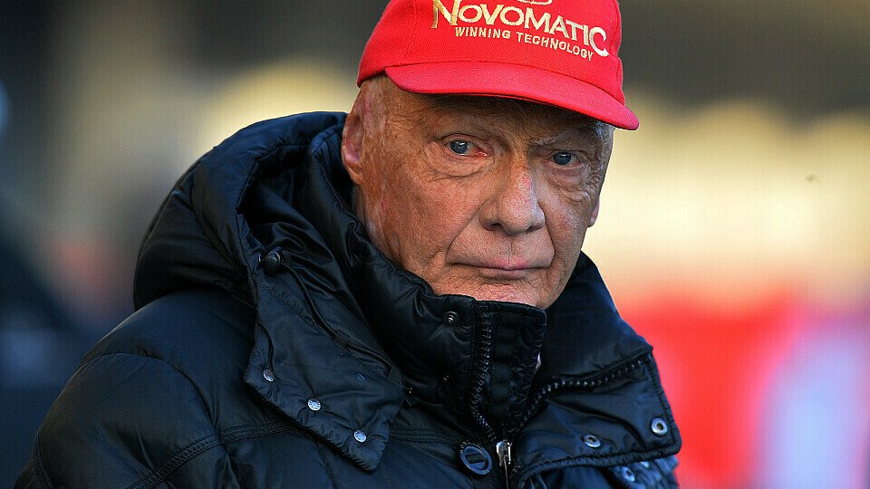 Niki Lauda ist nach den ersten Testfahrten zufrieden, Foto: Sutton
