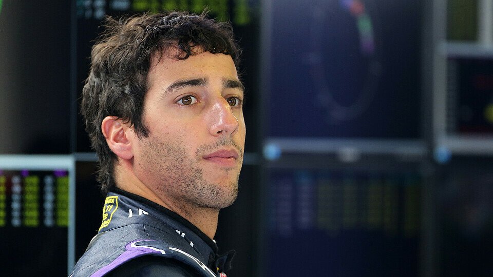 Daniel Ricciardo verbrachte den Großteil des Tages mit Warten, Foto: Sutton