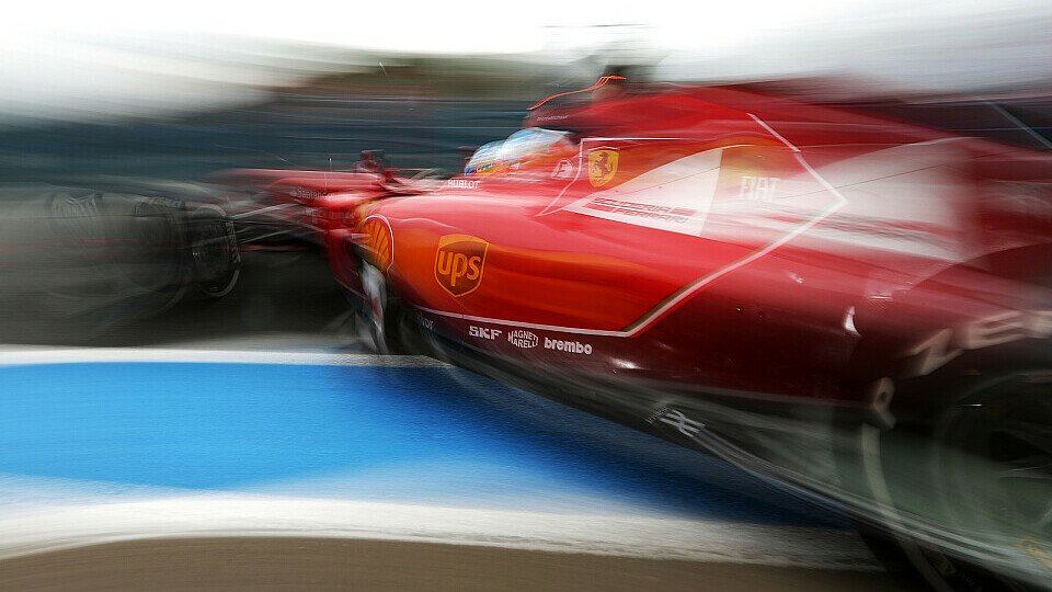 Fernando Alonso eröffnet für Ferrari die Bahrain-Testfahrten, Foto: Sutton