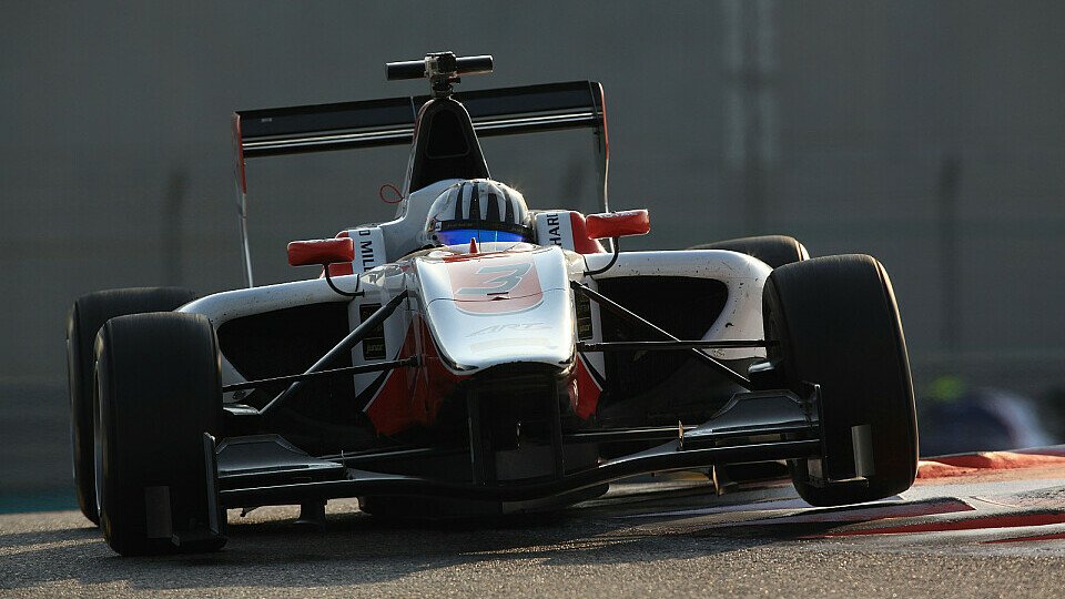Fontana bei Testfahrten in Abu Dhabi, Foto: LAT Photographic