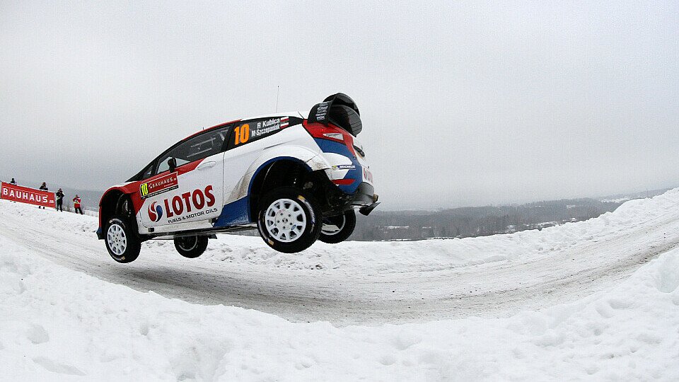 Robert Kubica strandete gleich mehrfach im Schnee, Foto: Sutton