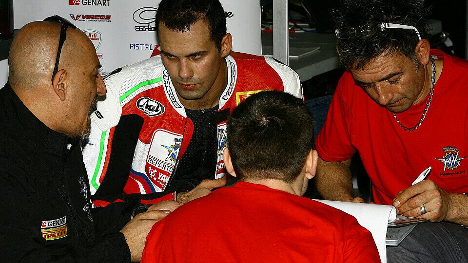 Claudio Corti verbrachte die meiste Zeit des Tests in der Box, Foto: Yakhnich Motorsport