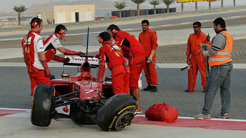 Räikkönen demoliert kurz vor Testende seinen F14T, Foto: Sutton