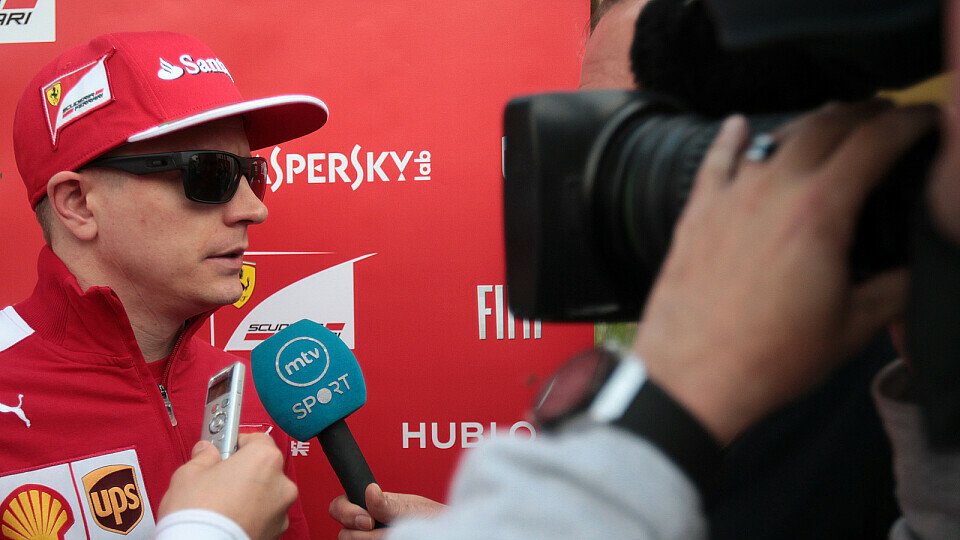 Räikkönen stellte sich nach seinem Crash der Presse, Foto: Sutton