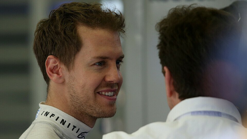 Schwierige Zeiten bei Red Bull: Sebastian Vettel und Christian Horner haben viele Probleme zu bewältigen, Foto: Sutton