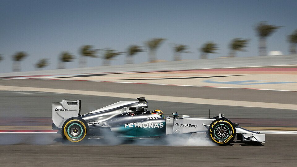 Auch in der Wüste Bahrains ist Lewis Hamilton Topfavorit auf den Sieg, Foto: Mercedes-Benz