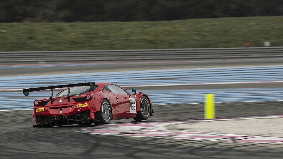 Einer der beiden GT-Corse-Ferrari bei den SRO-Testfahrten in Le Castellet, Foto: Brecht Decancq Photography