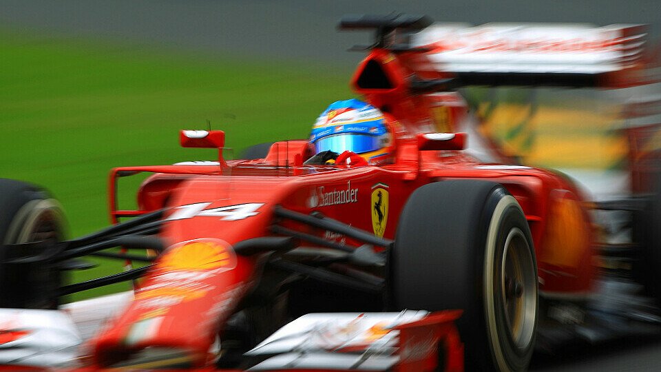 Mit Vollgas: Fernando Alonso nimmt den Titel ins Visier, Foto: Sutton