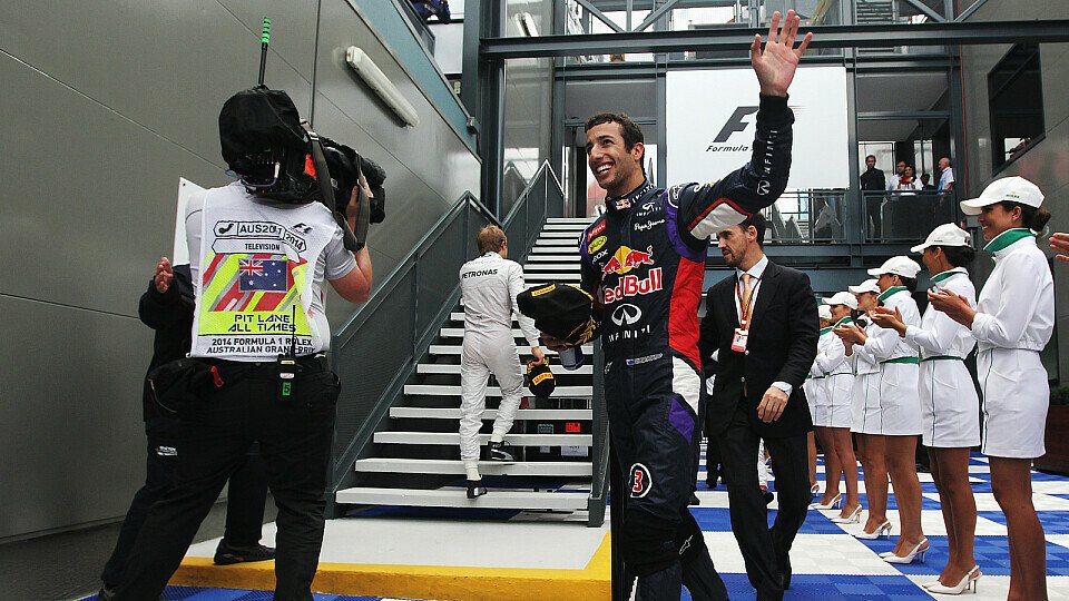 Auf dem Weg zum Podium konnte Daniel Ricciardo noch ausgiebig lachen..., Foto: Red Bull