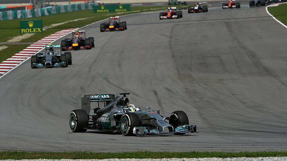 Zweite Pole, erster Sieg: Lewis Hamilton gewinnt den Malaysia Grand Prix, Foto: Sutton