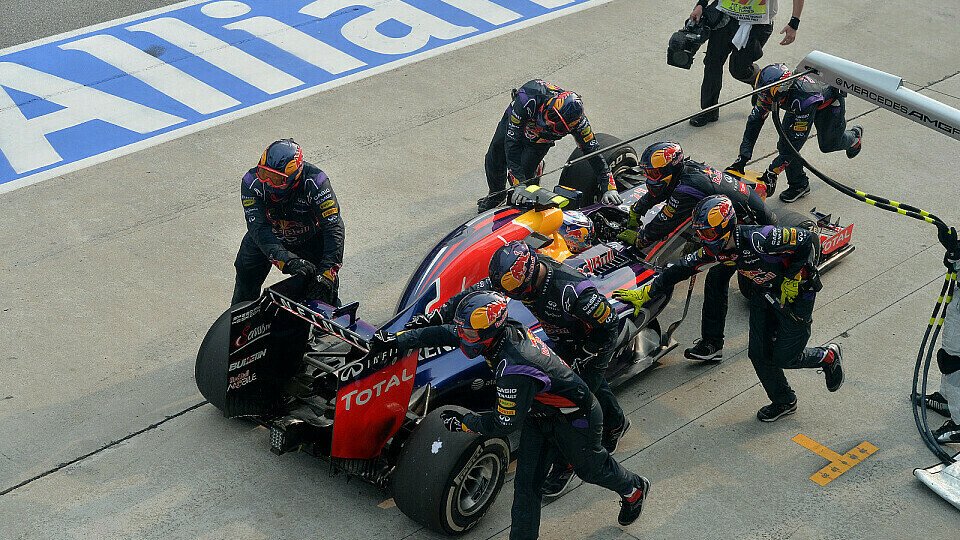 Daniel Ricciardo muss für den Boxenstopp-Fehler hart bezahlen, Foto: Sutton