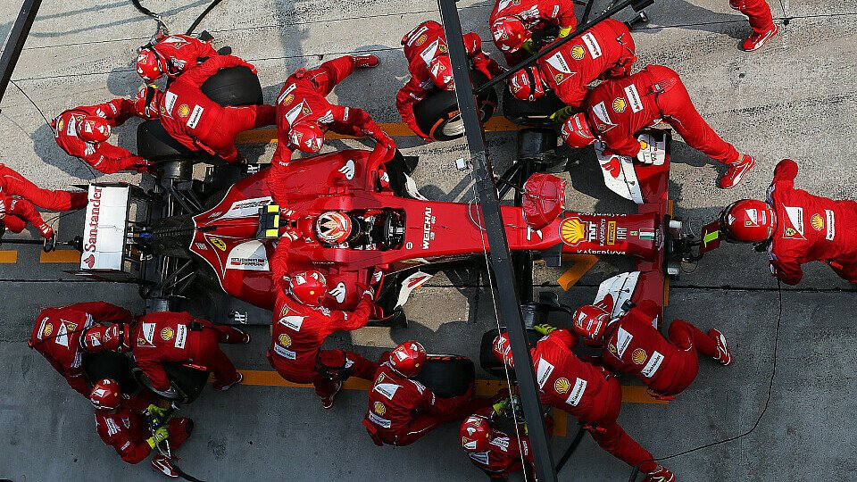 Räikkönen musste seinen ersten Stopp in Runde zwei einlegen, Foto: Sutton