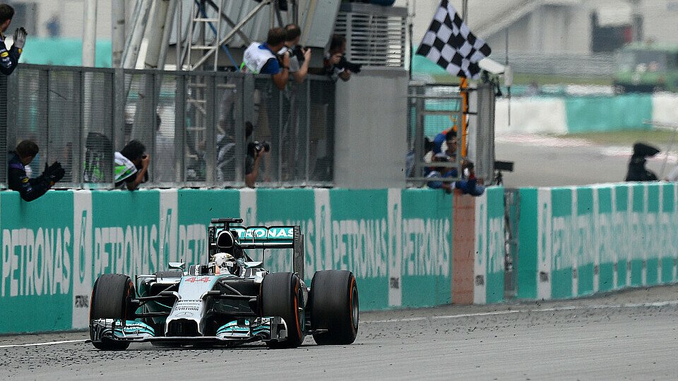 Lewis Hamilton ließ in Sepang nichts anbrennen, Foto: Sutton