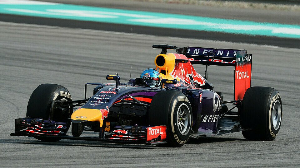 Nach seinem starken Auftritt in Sepang plant Vettel schon in Bahrain den nächsten Angriff auf 'Silber', Foto: Sutton