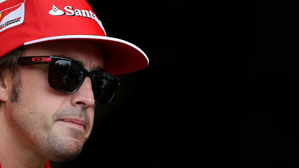 Fernando Alonso will nicht zu große Hoffnungen schüren, Foto: Sutton