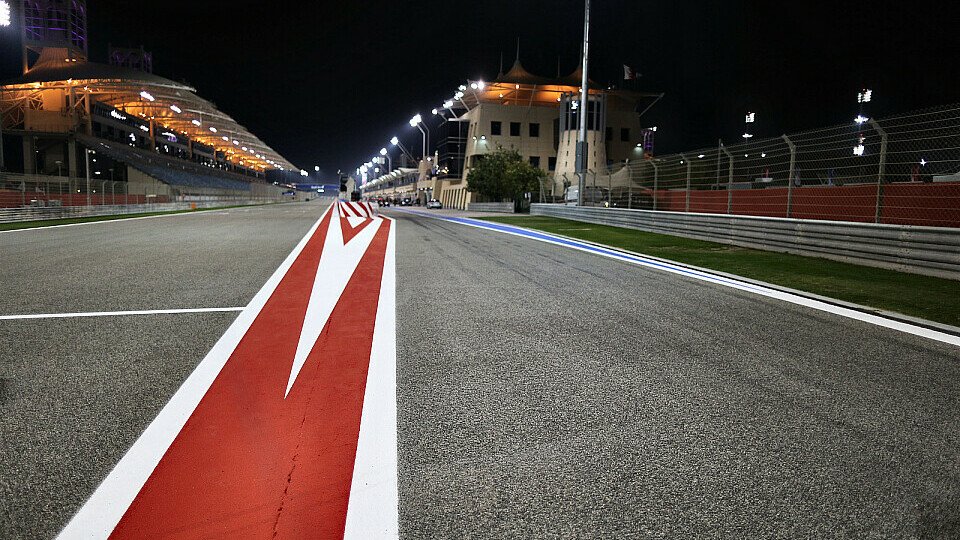 Die Ruhe vor dem Sturm - noch ist wenig los auf dem Bahrain International Circuit, Foto: Sutton