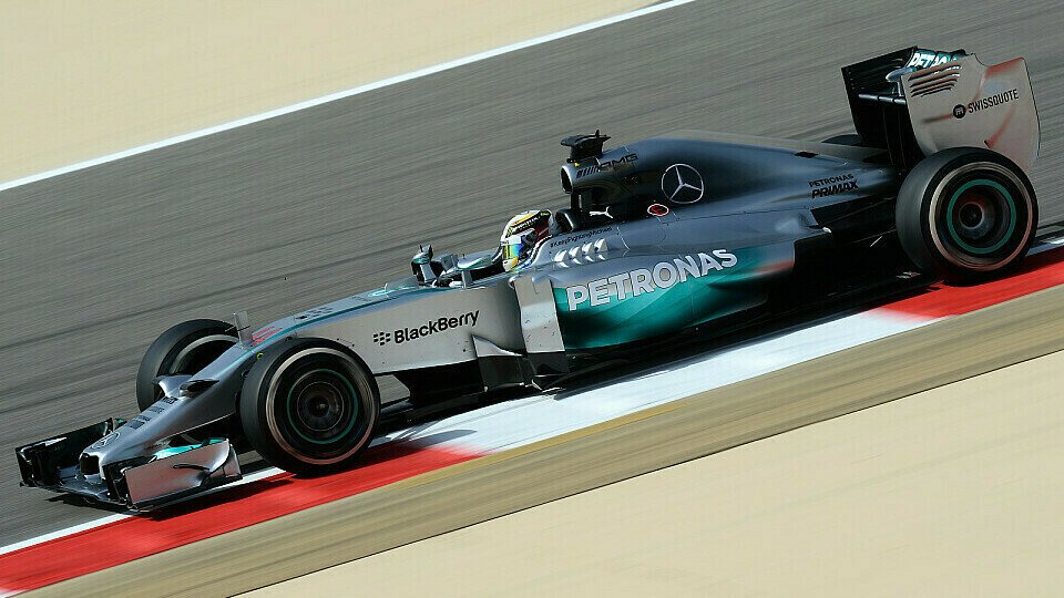 Lewis Hamilton setzt die erste Bestzeit des Wochenendes, Foto: Sutton