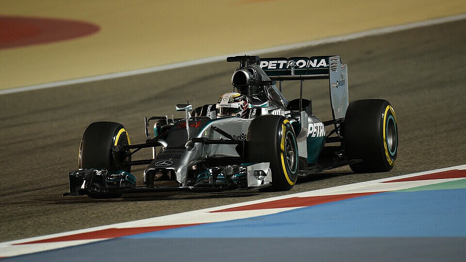 In der Dunkelheit Bahrains verpasste Lewis Hamilton erstmals in der Saison die Pole Position., Foto: Sutton