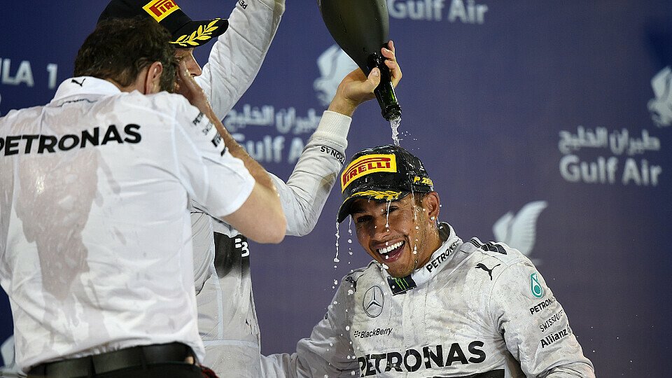 Aldo Costa feiert bei Mercedes einen Rennsieg nach dem anderen, Foto: Sutton