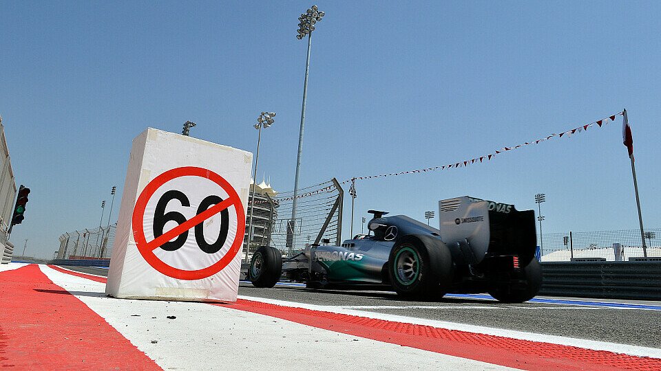 Lewis Hamilton ist froh, dass der Reifen-Test vorbei ist, Foto: Sutton