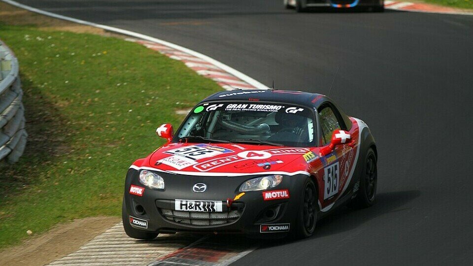 Glück für den Mazda: Dank des Rennabbruchs konnte er das Rennen fortsetzen, Foto: Patrick Funk