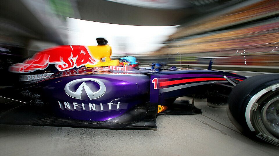 Sebastian Vettel musste sich erneut hinter Daniel Ricciardo einreihen, Foto: Red Bull