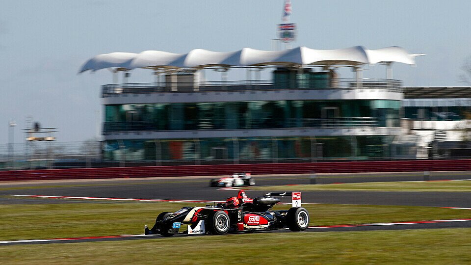 Start/Ziel-Sieg für Esteban Ocon beim Saisonauftakt der Formel 3 EM, Foto: FIA F3