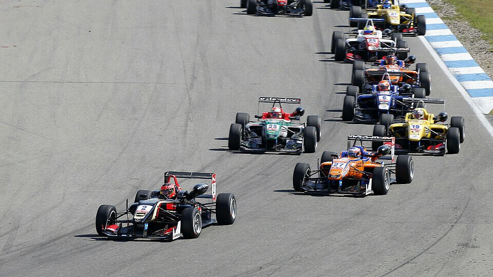 Esteban Ocon gibt derzeit den Ton in der Formel 3 EM an, Foto: FIA F3
