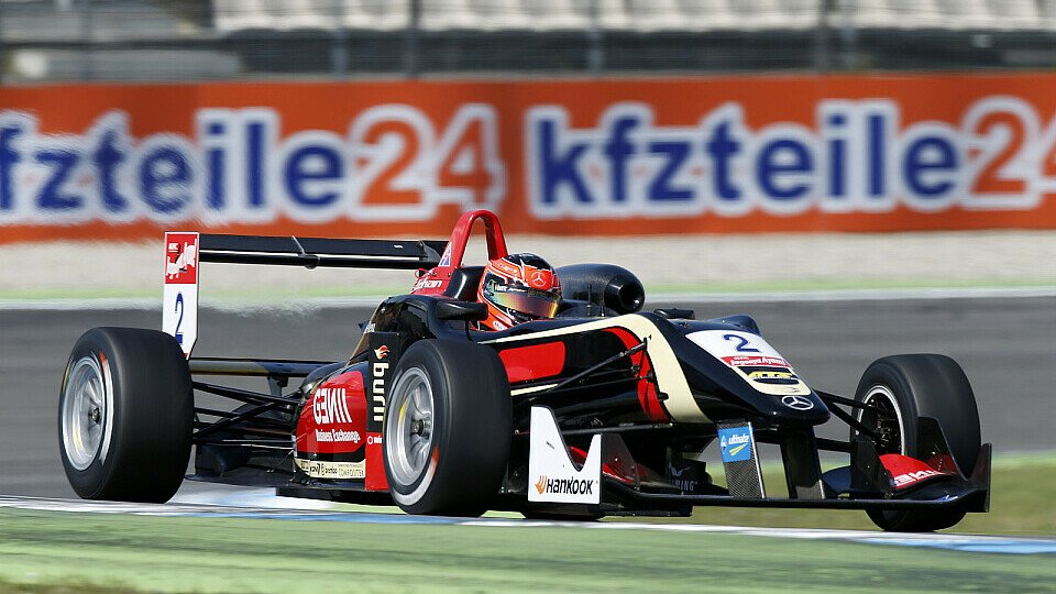 Esteban Ocon führt die Meisterschaft an, Foto: FIA F3