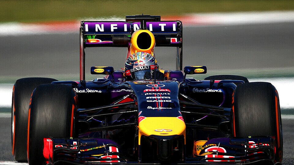 Ein seltenes Bild: Sebastian Vettel auf der Strecke, Foto: Red Bull