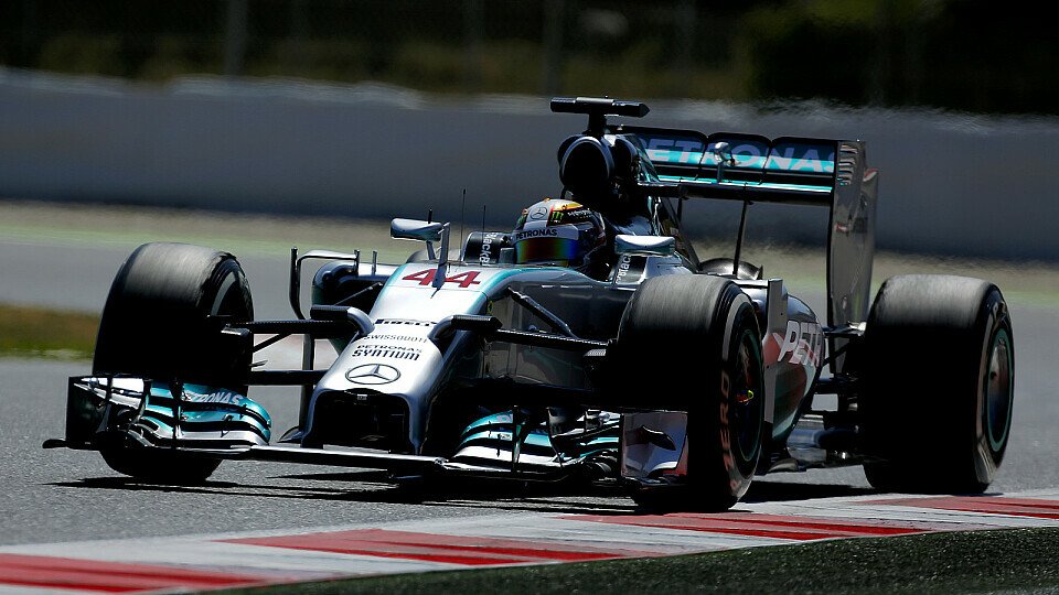 Lewis Hamilton war auch am Freitag in Barcelona das Maß aller Dinge, Foto: Sutton