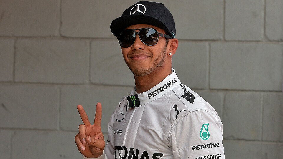 Lewis Hamilton bekommt angesichts der Mercedes-Dominanz das Grinsen nicht aus dem Gesicht, Foto: Sutton