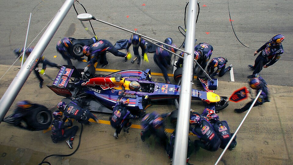 Daniel Ricciardo und Sebastian Vettel wurden am schnellsten abgefertigt, Foto: Sutton