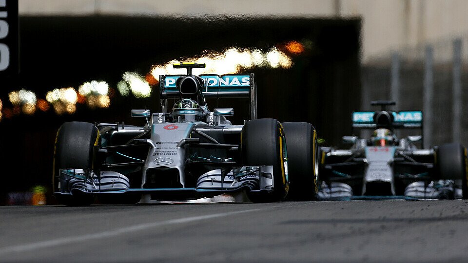 Zwischen Nico Rosberg und Lewis Hamilton knistert es ordentlich, Foto: Sutton
