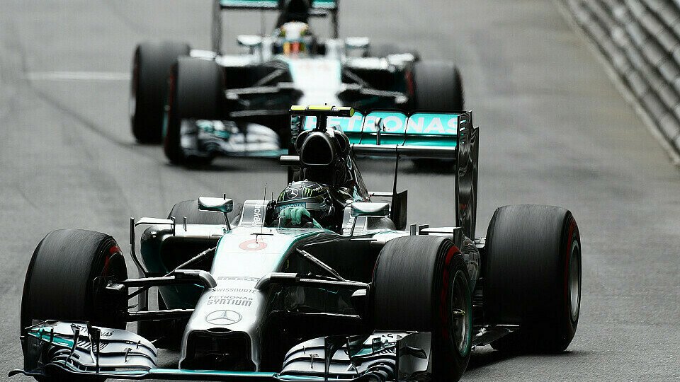 Rosberg und Hamilton schenken sich nichts mehr, Foto: Sutton