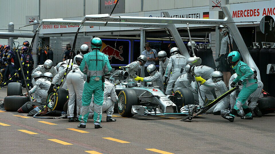 Nico Rosbergs Mercedes-Crew lieferte den zweitschnellsten Stopp des Rennens ab, Foto: Sutton