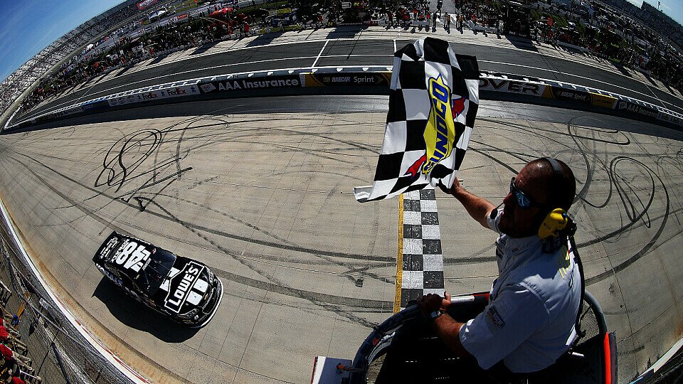 Zweiter Saisonsieg in Folge für Jimmie Johnson, Foto: NASCAR