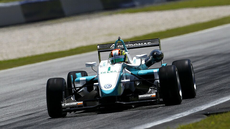 Erste Pole Position für Petronas-Junior Nabil Jeffri, Foto: Alexander Trienitz/F3 Vereinigung