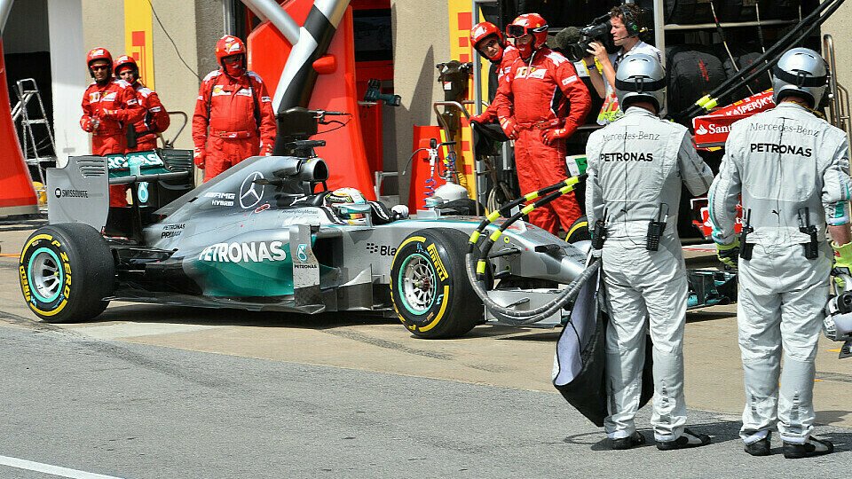 Ende im Gelände: Lewis Hamilton musste seinen Mercedes zum zweiten Mal in diesem Jahr abstellen, Foto: Sutton