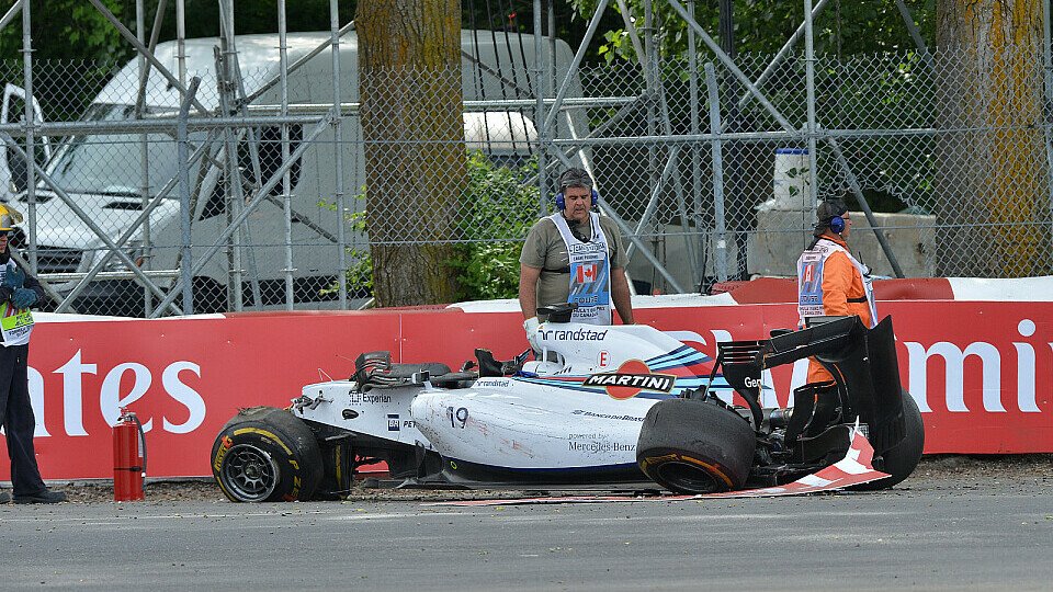 Massa entsteig seinem zerstörten Wagen unverletzt, Foto: Sutton